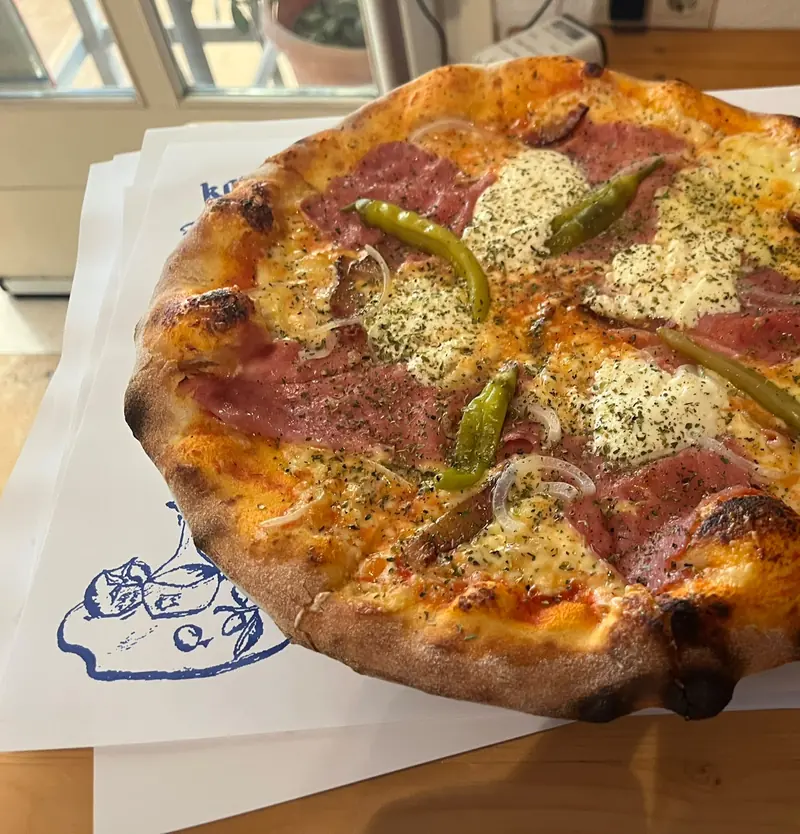 Pizza iz konobe Bare, ravno iz peći